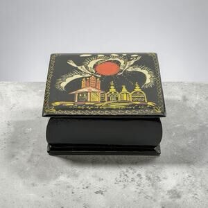 Russian Hand Painted Laquered Wood Box Hinged 2 inch Village Scene